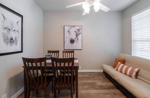 Indian Springs House | 4 bdrm Home w HUGE backyard & Putting Green!!