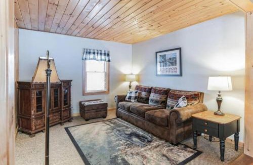 Town of Webb House | 4 BDRM - Hot Tub - Fire Pit