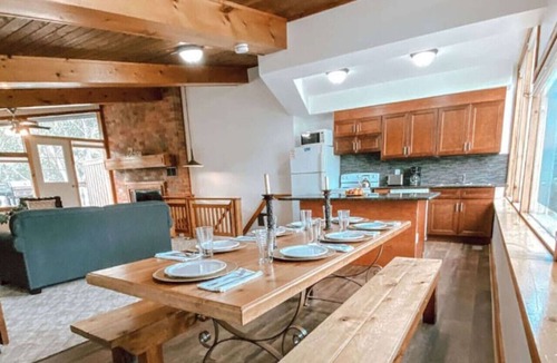 The Blue Mountains Cottage | 4 bdrm Ski Chalet@Tyrolean Village/Petfriendly