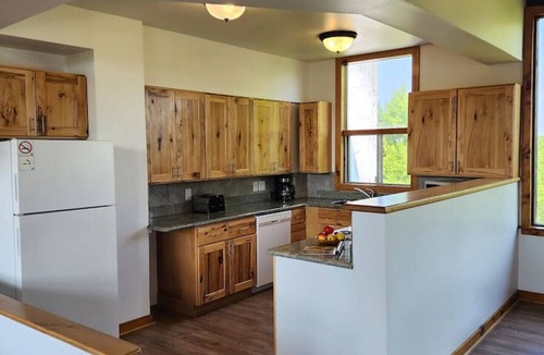 The Blue Mountains Cottage | 4 bdrm Ski Chalet@Tyrolean Village/Petfriendly