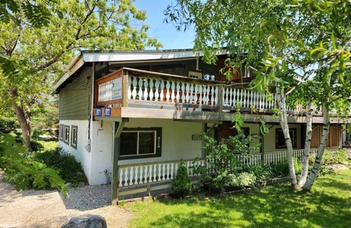 The Blue Mountains Cottage | 4 bdrm Ski Chalet@Tyrolean Village/Petfriendly