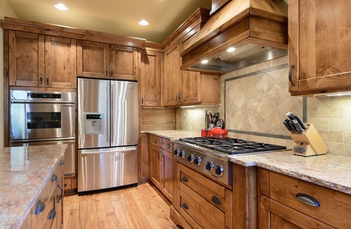 Sunriver House | 4 Bdrm Suites, Tesla EV Charger, HotTub, 10 REC aka SHARC Passes.