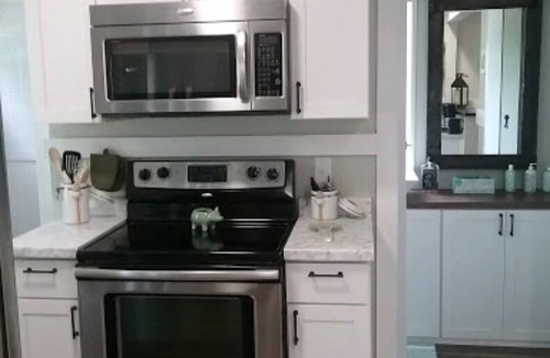 Cedar Rapids House | 4 Bed, 1 Bathroom Bungalow 8 blocks from Downtown!