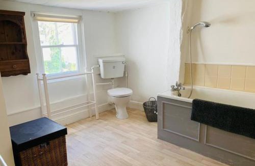 Brasted House | 4 Bed 17th century Coach House