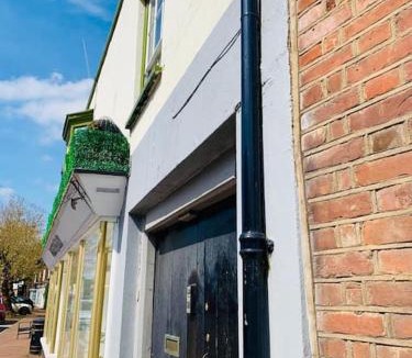 Brasted House | 4 Bed 17th century Coach House