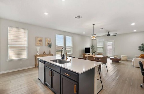 Converse House | 4 Bed 2 Bath Beauty Spacious Gem