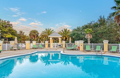 Fort Morgan House | 4 Bed 2 Bath Martinique on the Gulf House. 'Ocean Breeze'