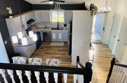 West Lincoln House | 4 bed 2bath 8 mins away from downtown, arena and stadium!