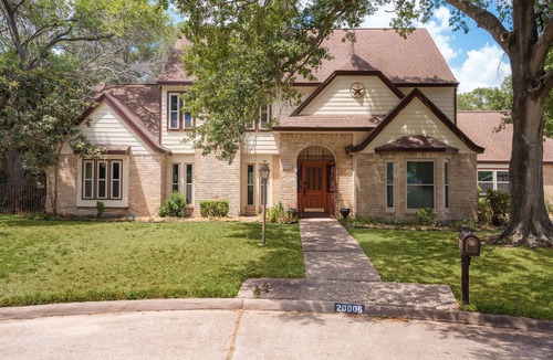 Barker House | 4 bed/3.5 bath home away from home in Katy, Texas.