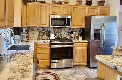 Kings Beach House | 4 Bed, 3.5 Bath, HOT TUB, Close to Beach and Ski Resorts!