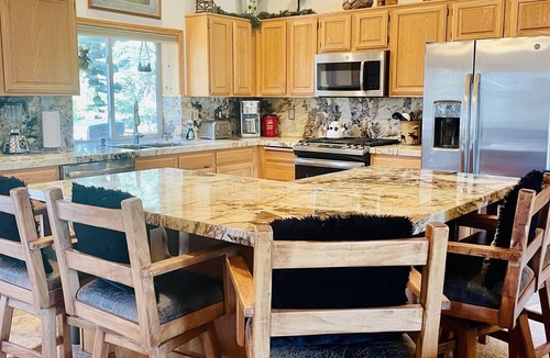 Kings Beach House | 4 Bed, 3.5 Bath, HOT TUB, Close to Beach and Ski Resorts!