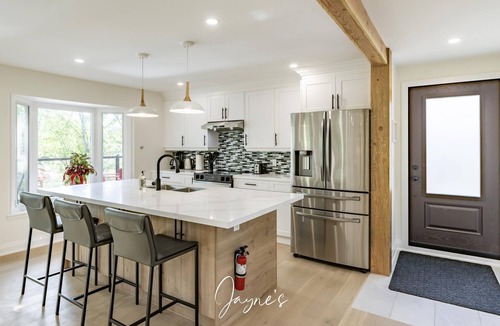 Muskoka Lakes Villa | 4 bed 3 bath cottage on Lake Muskoka