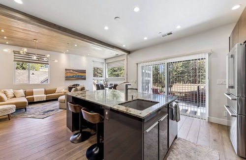 Sierra Tract House | 4 bed, 3 Bath Home in South Lake Tahoe Available for SKI LEASE only.