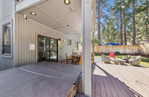 Sierra Tract House | 4 bed, 3 Bath Home in South Lake Tahoe Available for SKI LEASE only.