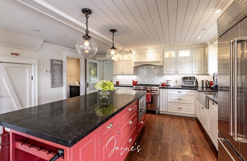 Windermere Cottage | 4 bed 4 bath cottage on Lake Rosseau