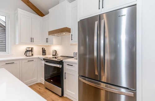 Muskoka Lakes Villa | 4 bed 4 bath Villa on Lake Muskoka