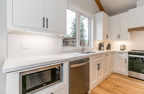 Muskoka Lakes Villa | 4 bed 4 bath Villa on Lake Muskoka