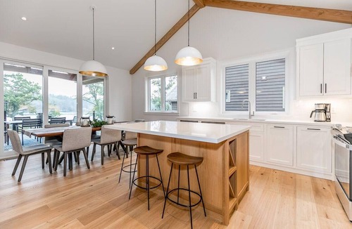 Muskoka Lakes Villa | 4 bed 4 bath Villa on Lake Muskoka