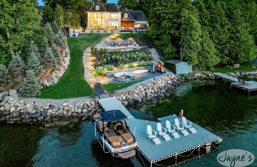 Innisfil Cottage | 4 bed 5 bath Executive Home on Lake Simcoe with inground Pool!