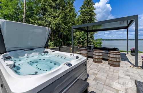 Innisfil Cottage | 4 bed 5 bath Executive Home on Lake Simcoe with inground Pool!
