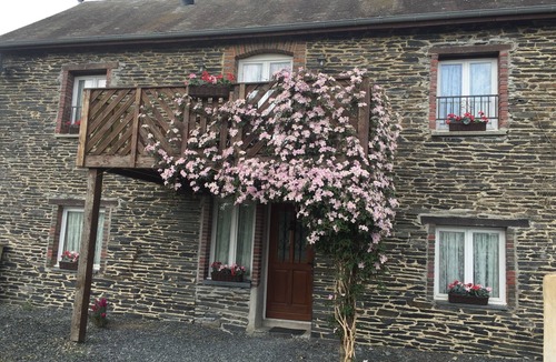 Javron les Chapelles House | 4 bed barn sleeps 8 private pool Chattemoue Javron