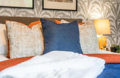 Bramcote House | 4-Bed Beeston Getaway - Free Parking