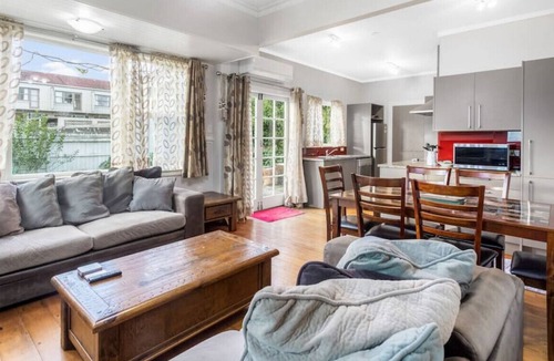 Sandringham House | 4 bed Bungalow | Parking | Netflix | 2 bathrooms