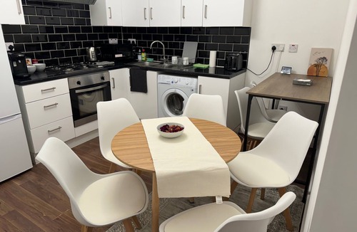 Farringdon Apartment | 4-Bed Central London Home - Sleeps 8