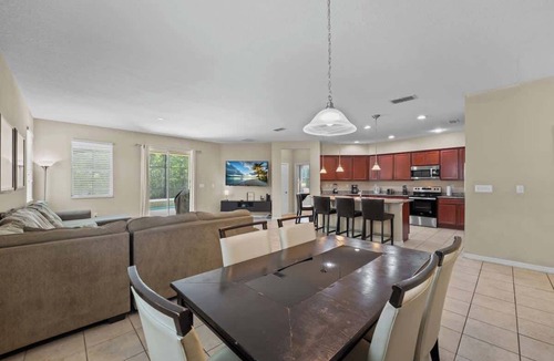 Crystal Cove House | 4 Bed Close to Disney Private Pool