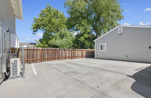 North Oak Park House | 4 Bed+ Close to DT Sac & UCD Med + Pet Friendly