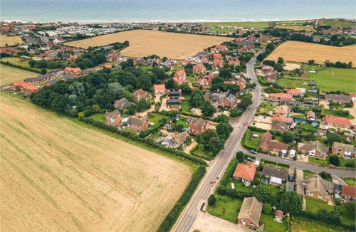 Bacton House | 4 bed Coastal cottage sleeping 10 with hot tub