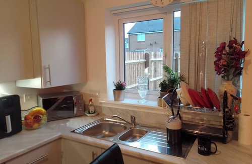 Walsall Apartment | 4 Bed Flat, Sleeps 10, Pets, Parking, Ev charging,