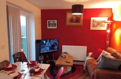 Walsall Apartment | 4 Bed Flat, Sleeps 10, Pets, Parking, Ev charging,