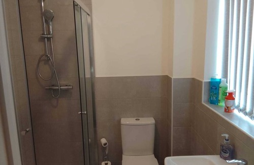 Walsall Apartment | 4 Bed Flat, Sleeps 10, Pets, Parking, Ev charging,