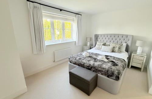 Moggerhanger House | 4-Bed Home for Contractors & Relocation - Sleeps 8