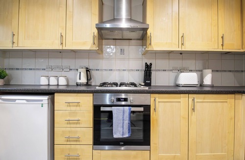 Telford House | 4-Bed Home near Telford Centre