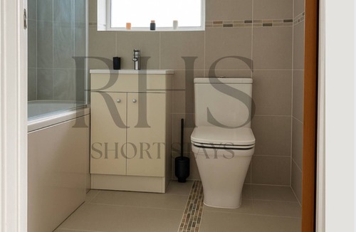 Maidenhead House | 4-Bed Home in Maidenhead