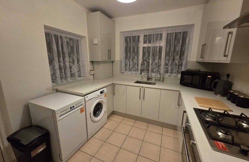 Belvedere House | 4-Bed Home with Parking in Belvedere Perfect for work, Families & Weekends Away