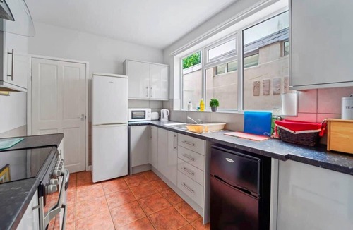 Wolverhampton House | 4 Bed Homely Retreat - WV1