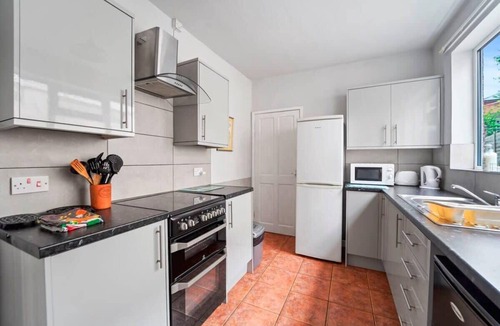 Wolverhampton House | 4 Bed Homely Retreat - WV1