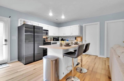 Bloomington House | 4 Bed | Hot Tub | Close to IU | Pet Friendly
