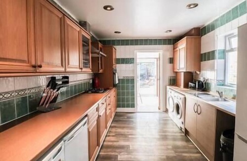 South Camberwell House | 4 Bed House - Fee WIFI