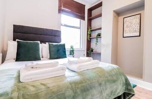 South Camberwell House | 4 Bed House - Fee WIFI