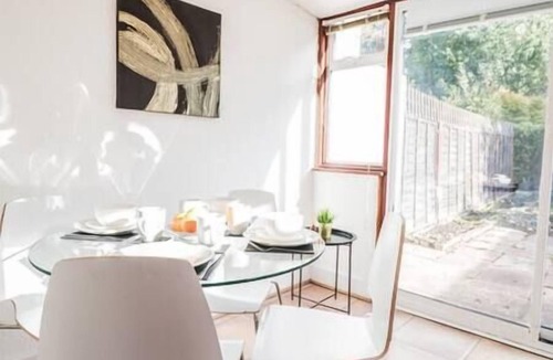 South Camberwell House | 4 Bed House - Fee WIFI