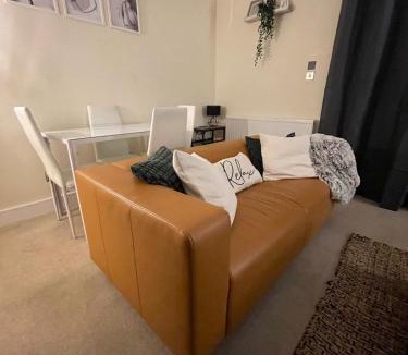 Bilston House | 4 bed house perfect for contractors