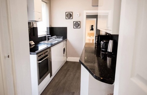 Burslem House | 4 Bed House, Sleeps 9, Free Parking