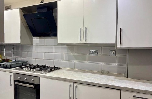 Erdington House | 4 Bed House-sleeps 7-free Parking