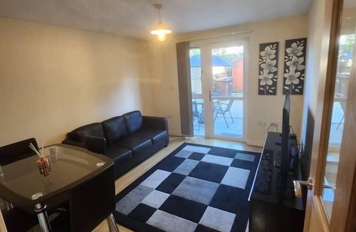 West Thurrock House | 4 Bed House - Sleeps 8 - Wifi - Parking