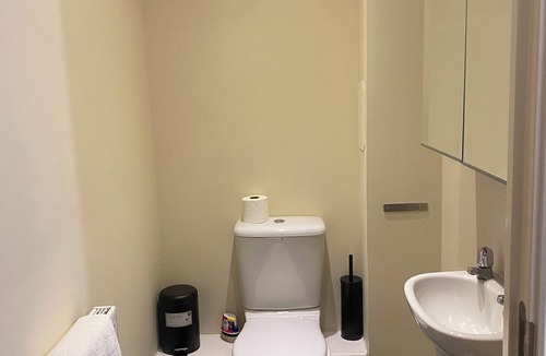 West Thurrock House | 4 Bed House - Sleeps 8 - Wifi - Parking