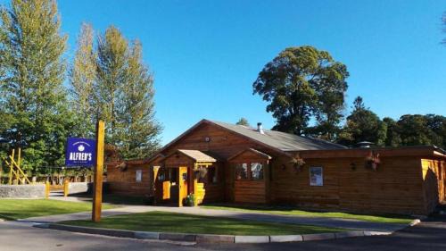 Beattock House | 4 Bed House - Sleeps 9 - HotTub - Parking